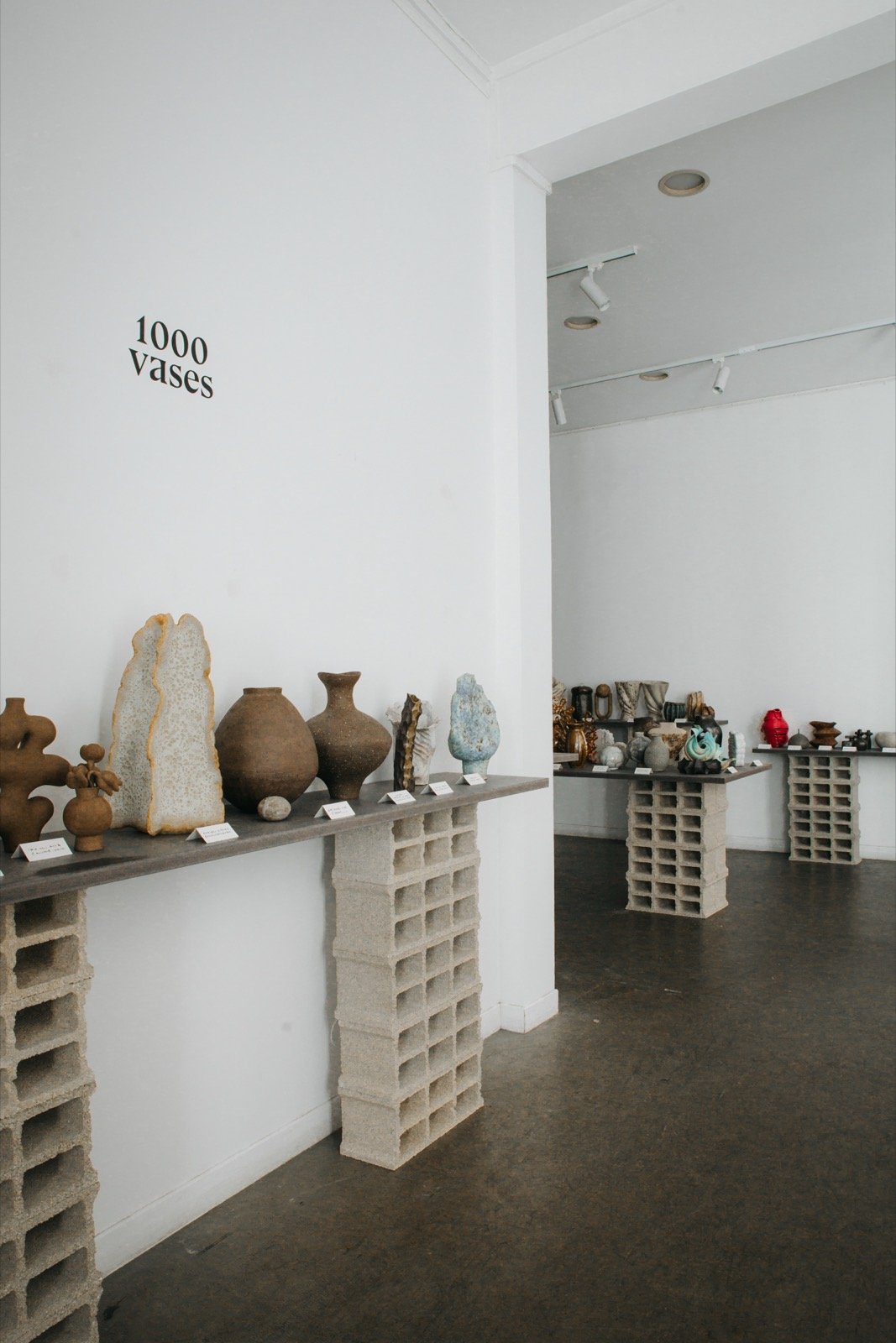 1000 Vases exhibition view